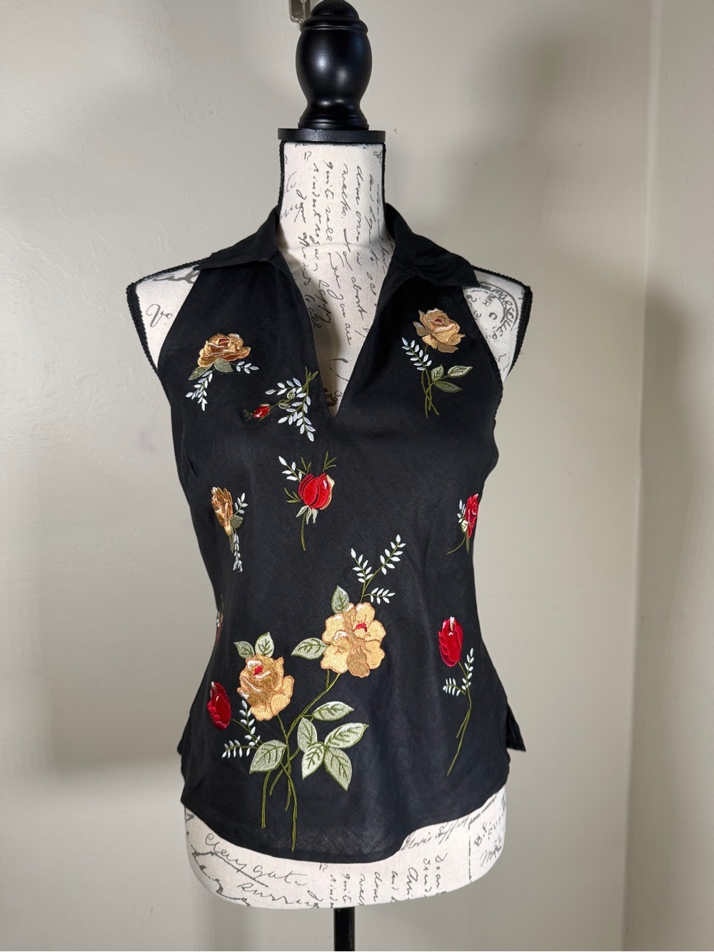 Black Embroidered Floral Collared Sleeveless Camisole